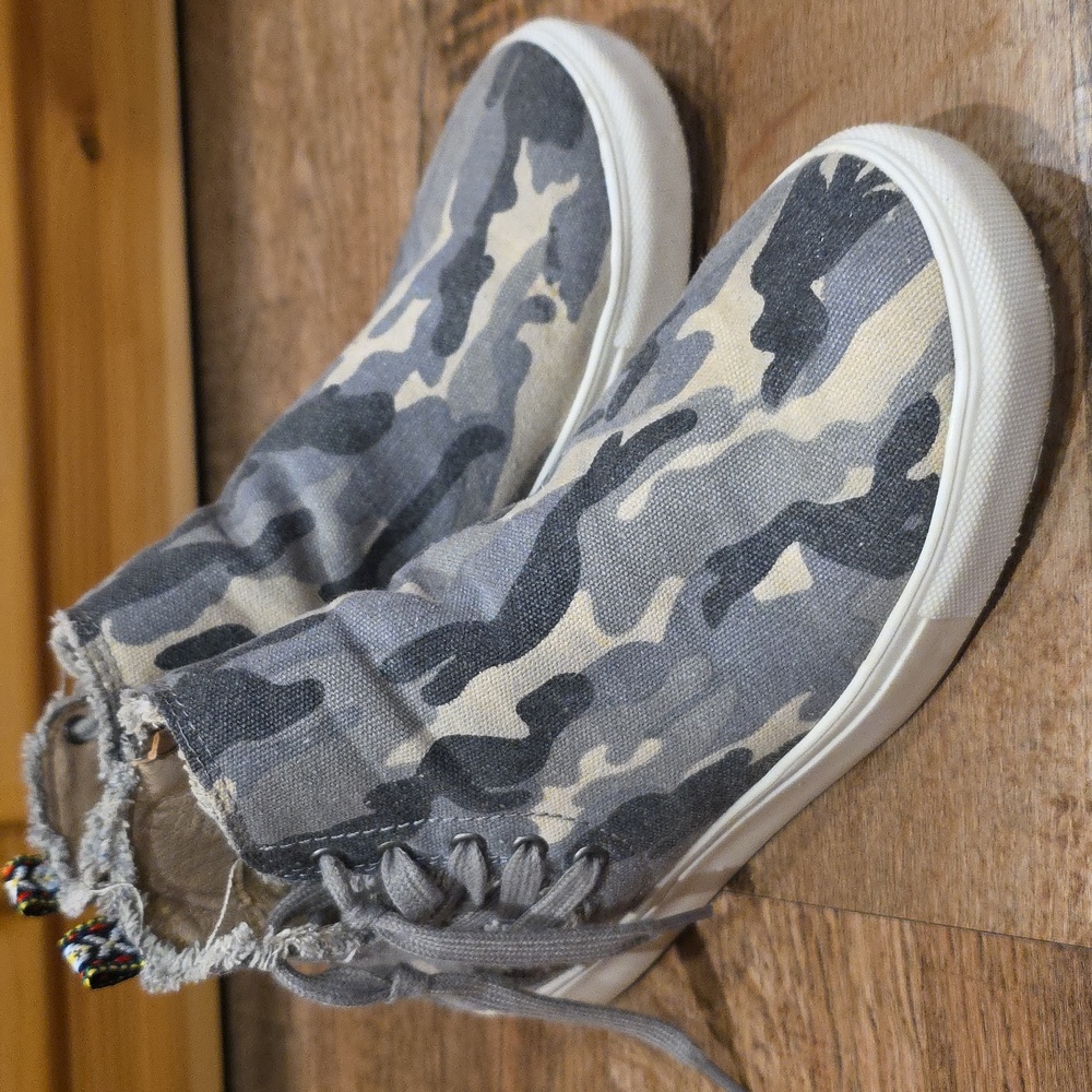 Very G Camo Bootie Sneaker Size 7